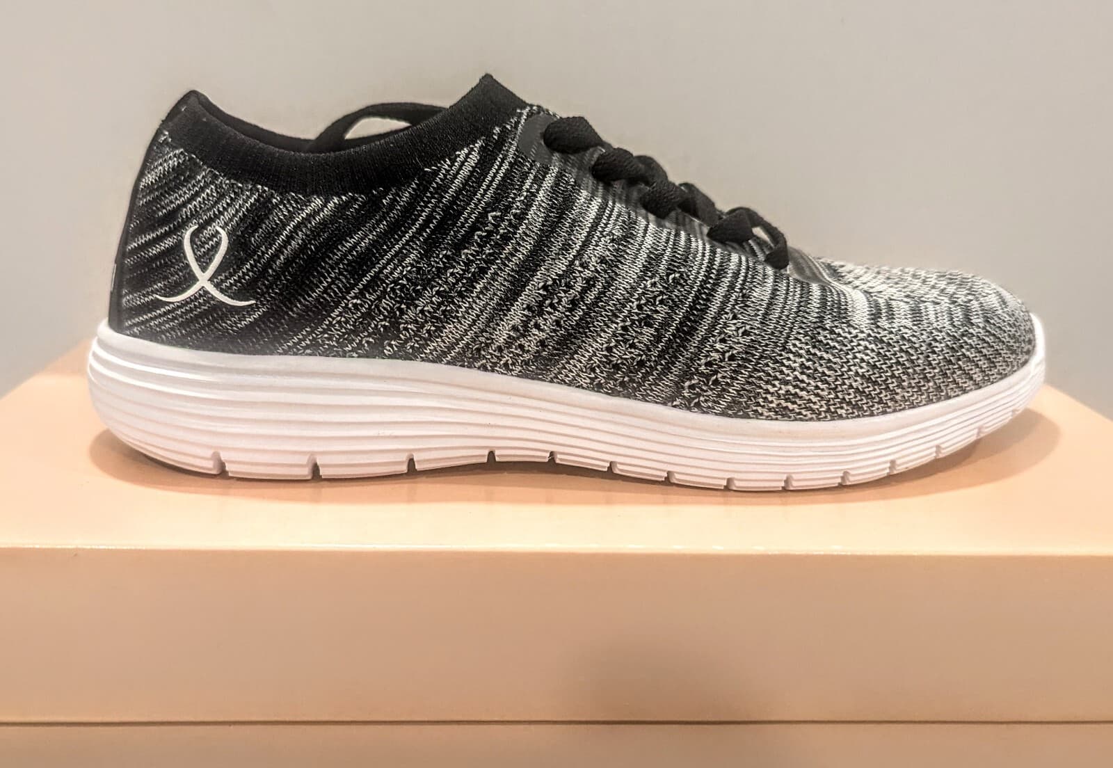 Bloch Omnia S0926L Adult Fitness/Dance Sneaker Size Ladies 7.5/Street Shoe 7