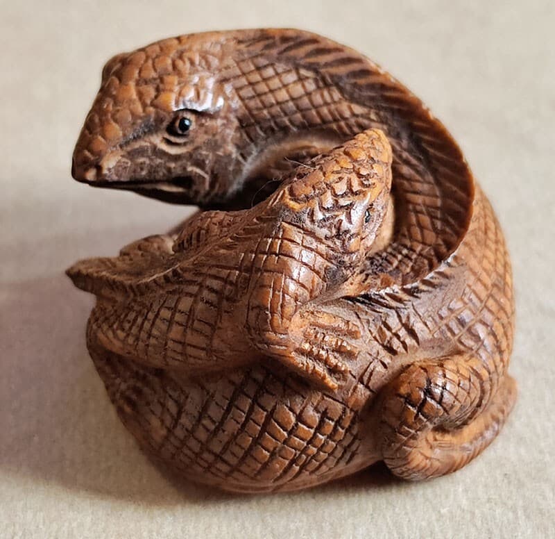 Y8286 - 2" Hand Carved Boxwood Netsuke Figurine - 2 Stunning Lizard 5