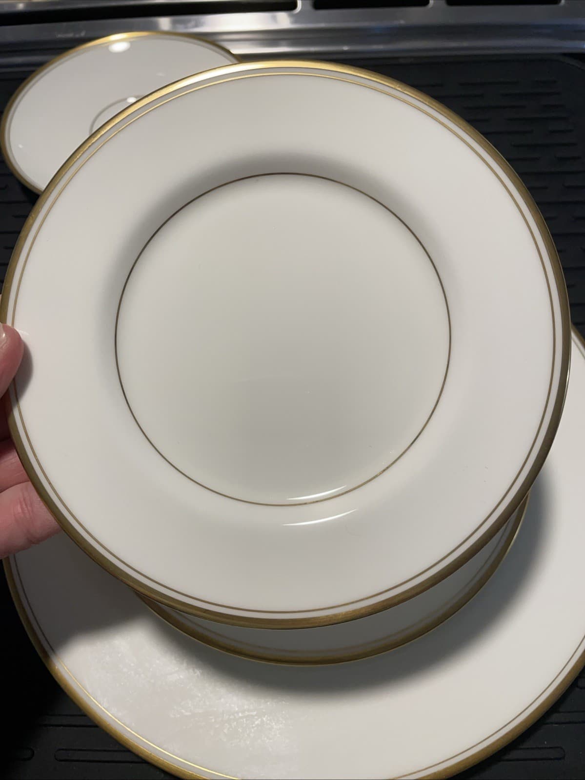 5 Piece Dinnerwear Set Mikasa Bone China Wheaton A1-102 Gold Trim 6