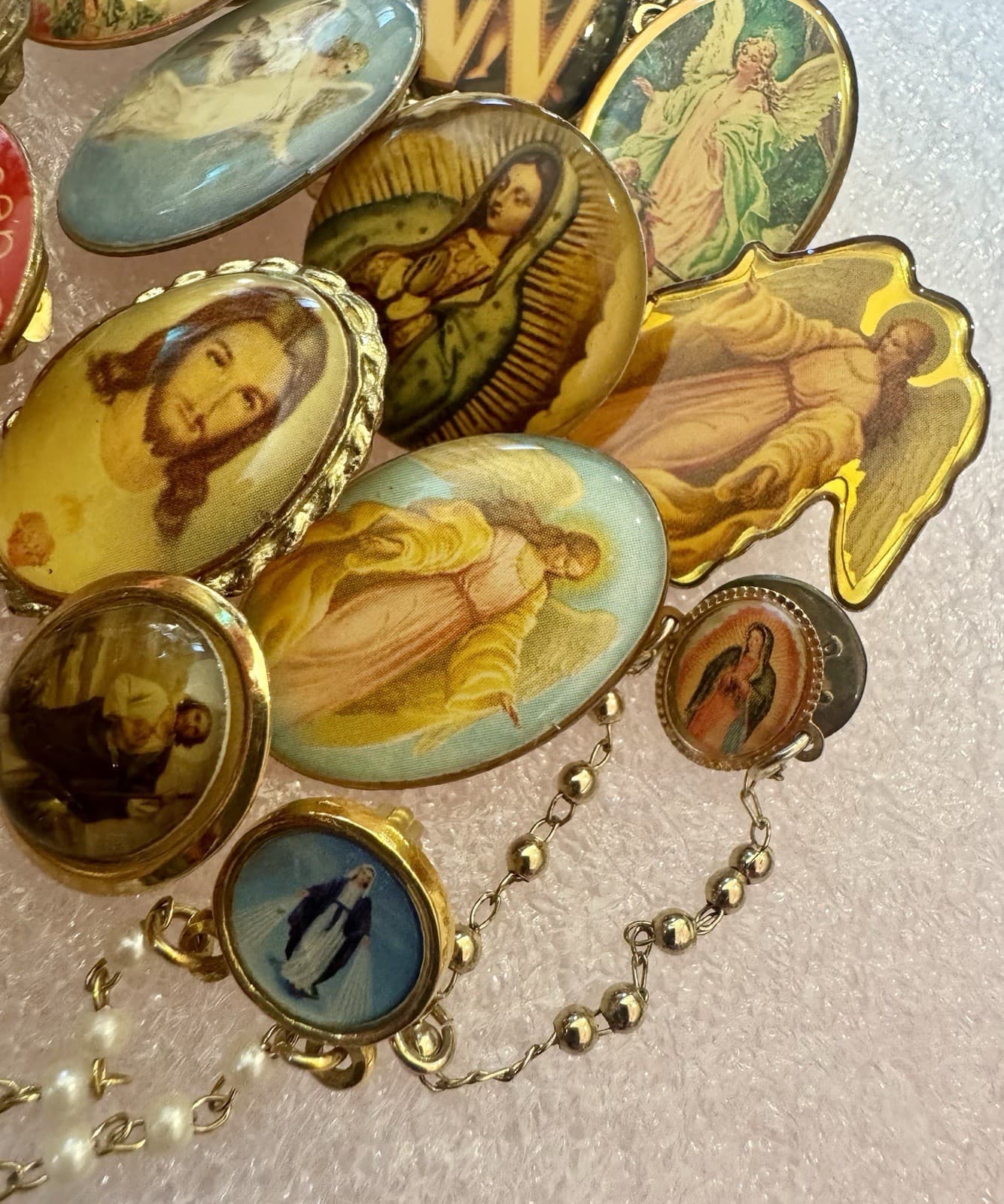 Vintage Religious Christian Lapel Pin Lot 19 Pins - Portraits Jesus Angel Mary 5