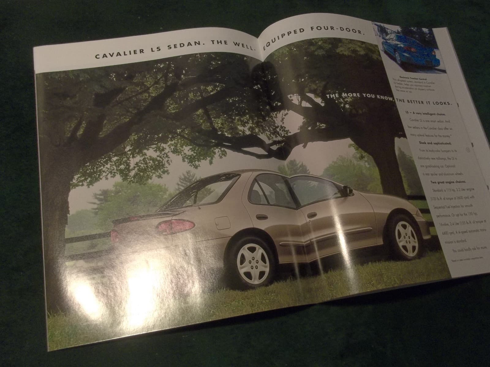 MINT 2000 Chevrolet Chevy Cavalier Sales Brochure  w/Color Chart ~  #860 4