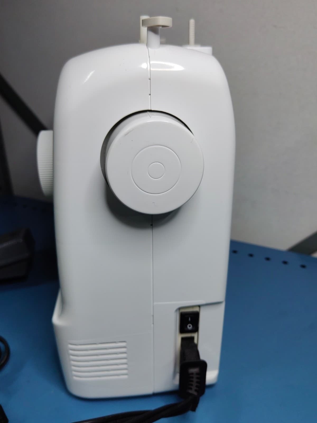 Brother SM1400 14-Stitch Sewing Machine 5