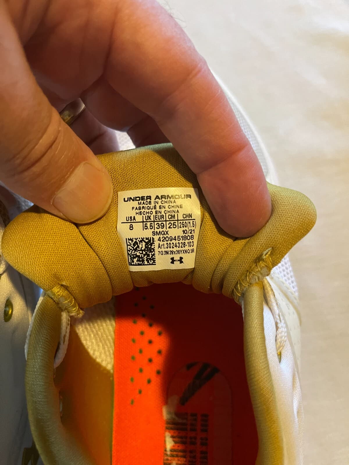 Under Armour Clyde MT 3024328-103 White Gold Women's Softball Metal Cleats 8 5