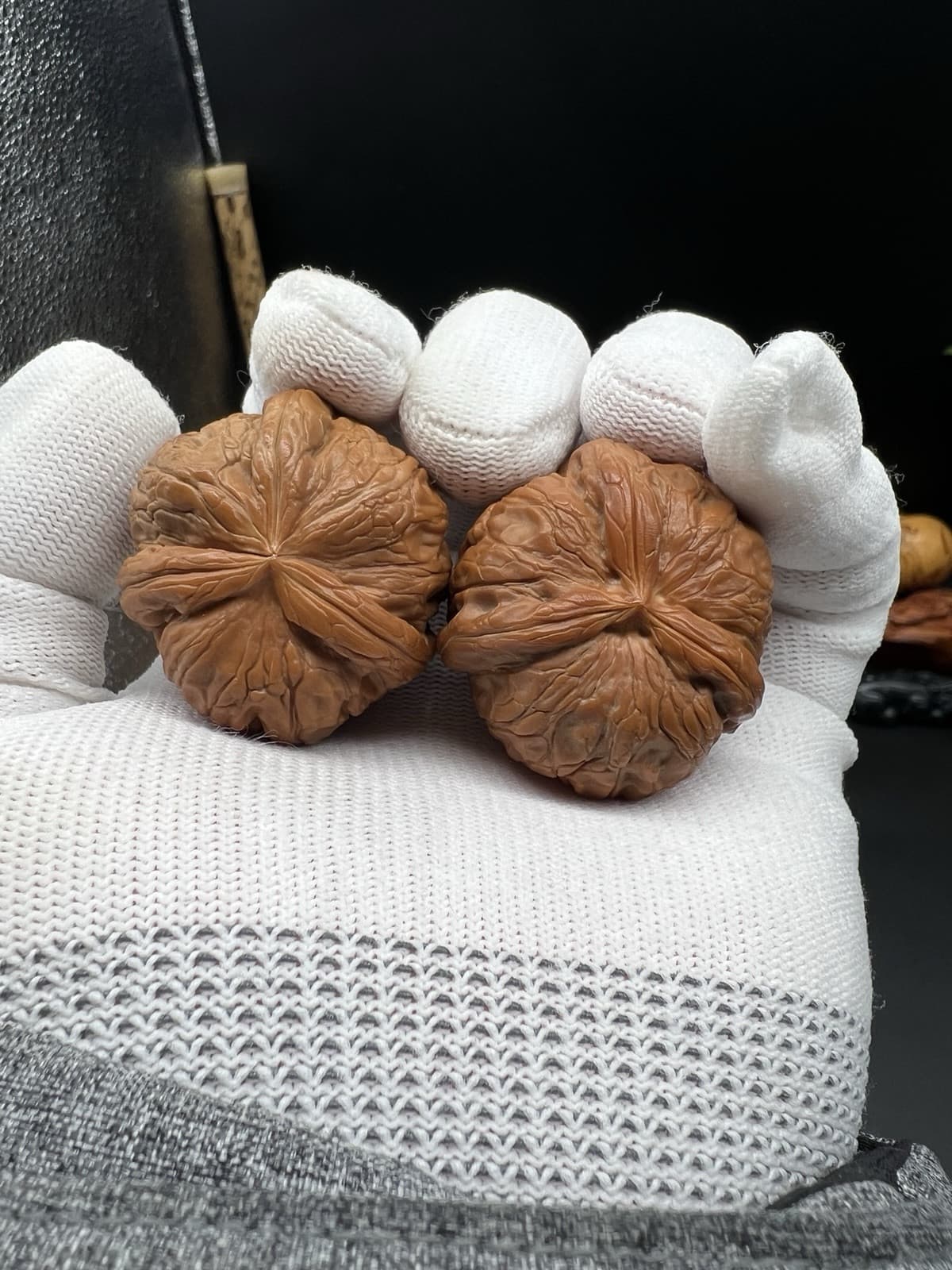Pair of  Match Chinese Health Walnut 40×39×30mm精配文玩核桃～平谷元宝正奔三棱
