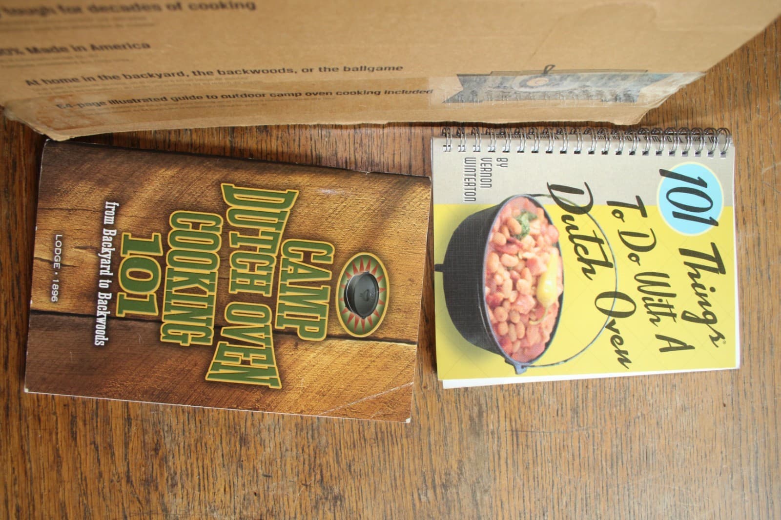 Lodge L12C03 Cast Iron 6 Quart 12" Camp DUTCH Oven + Legs + Cover + BOOKS 2