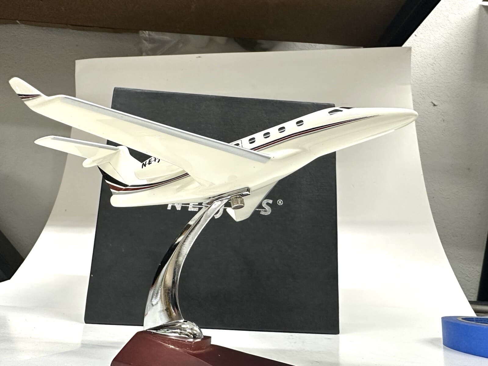 NEW Embraer Phenom 300 Jet By Netjets Airplane Model _ 1:72 Rare 4