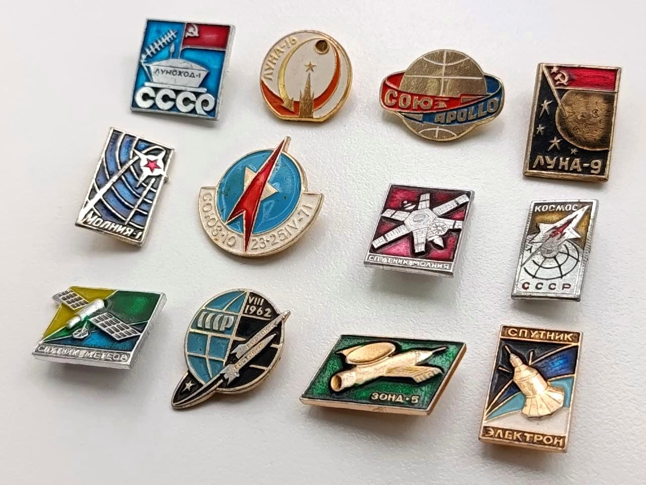 Soviet Russian Set 12 Badges Space Program USSR Soyuz-Apollo Spacecraft Sputniks 3