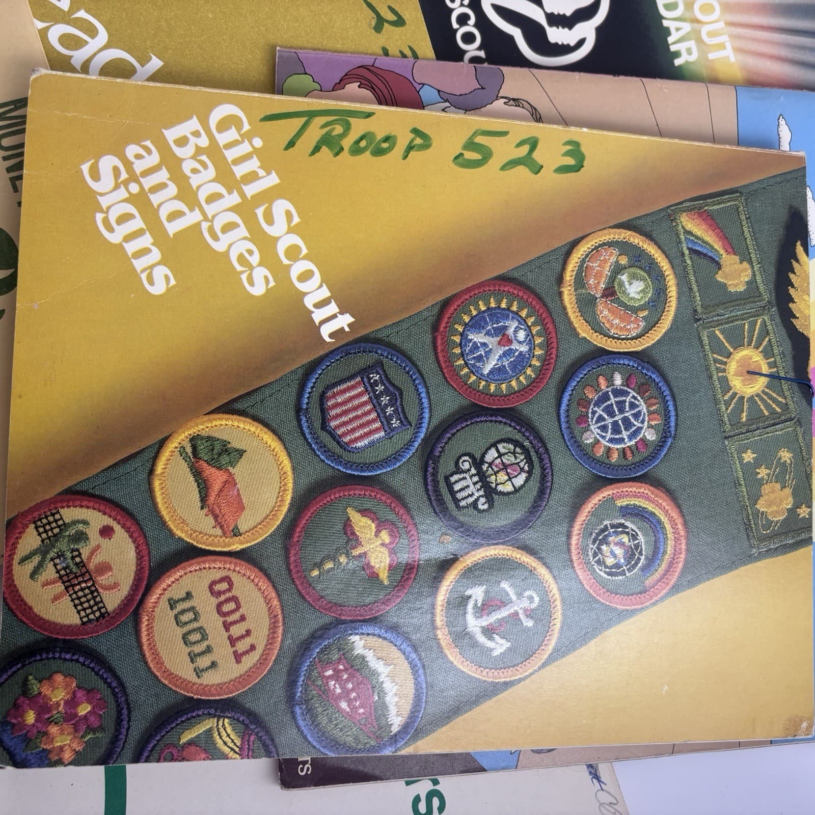 1980s Girl Scouts Cadette/Junior/Senior Troop Manual Books, Binder & Badges 🏕️✨ 2
