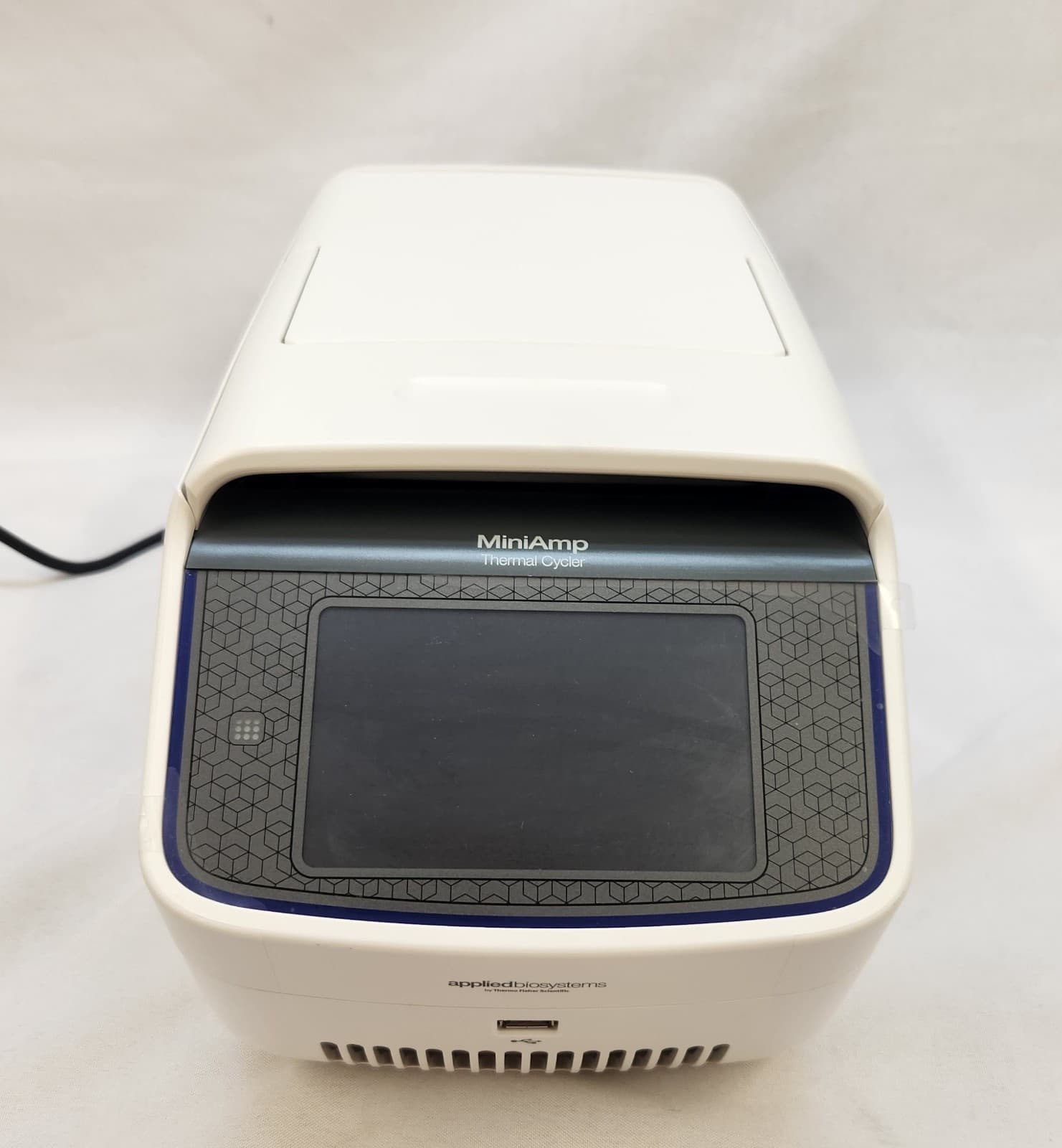 2022 Applied Biosystems MiniAmp Thermal Cycler A37028, 96 Well PCR, LOW LOW USE! 4