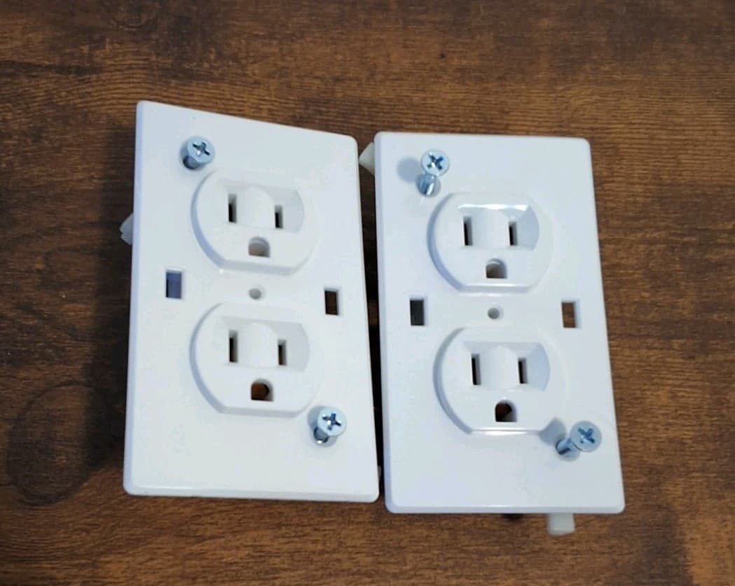 Pair Of Wirecon WDRU15WT Self Contained Universal Duplex Receptacle **NO BACKS**