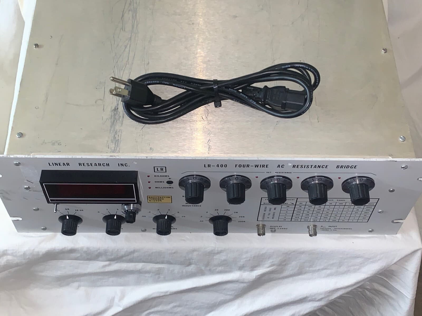 Linear Research Inc. LR-400 Four-Wire AC Resistance Bridge 2