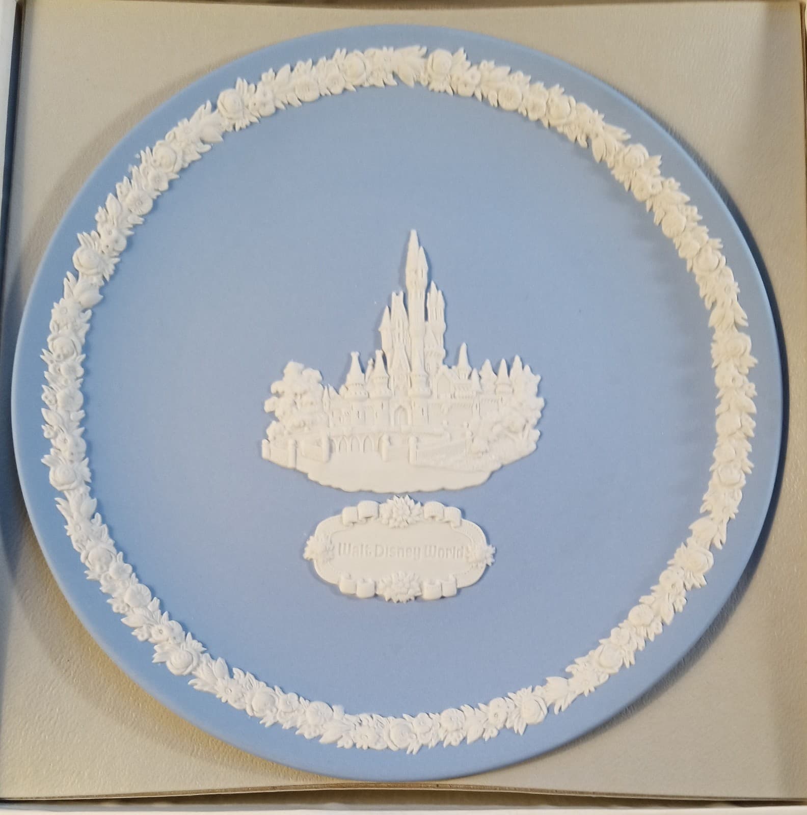 Vintage WEDGWOOD CINDERELLA CASTLE PLATE 1976 with Box Walt Disney Limited RARE 3