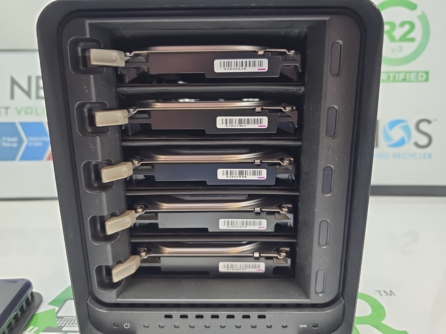 Data Robotics Drobo FS DRDS2-A Network Attached Storage w/5x 1TB Drives 2