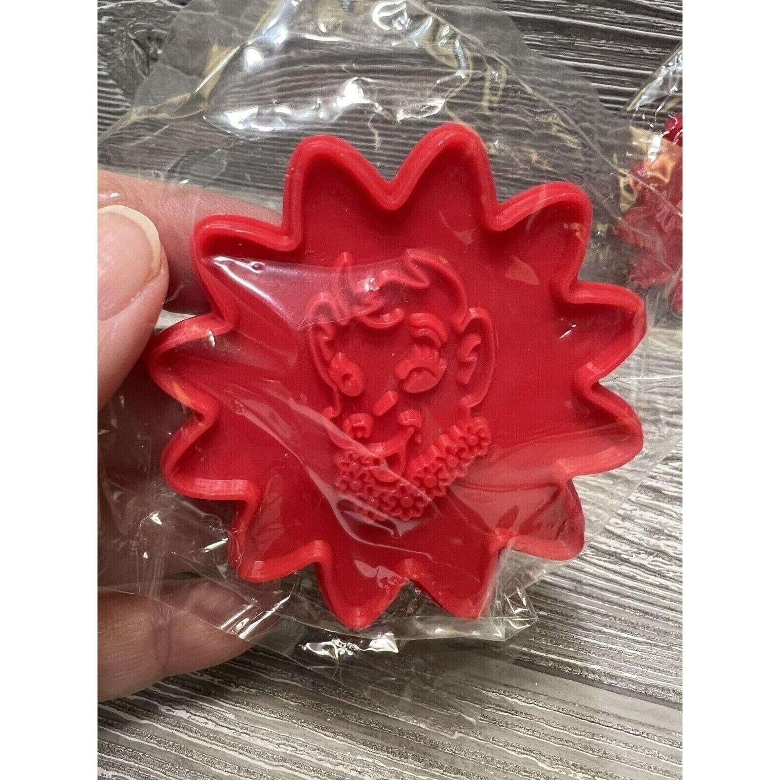 Vintage Borden Milk Elsie the Cow Cookie Cutters Set of 2 in Original Packaging 2