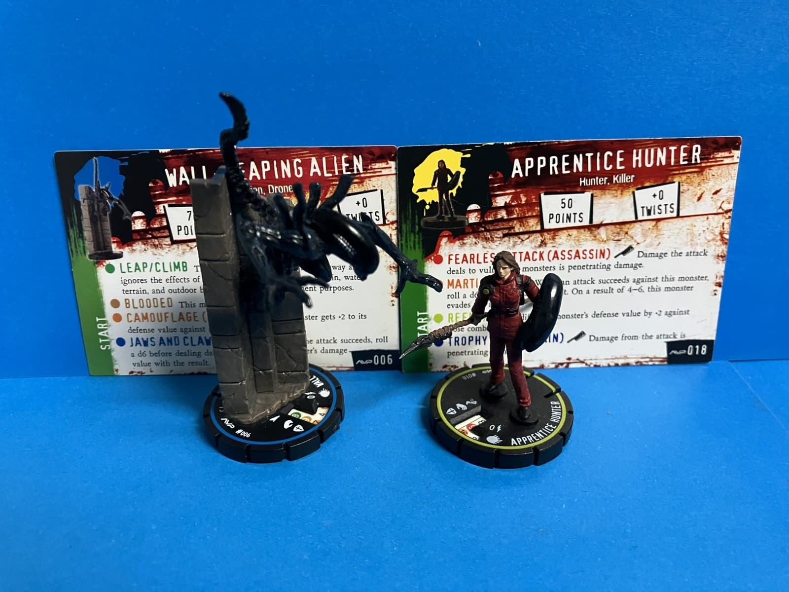 Horrorclix AVP Alien vs Predator Apprentice Hunter #018 w/Wall-Leaping Alien 006 2