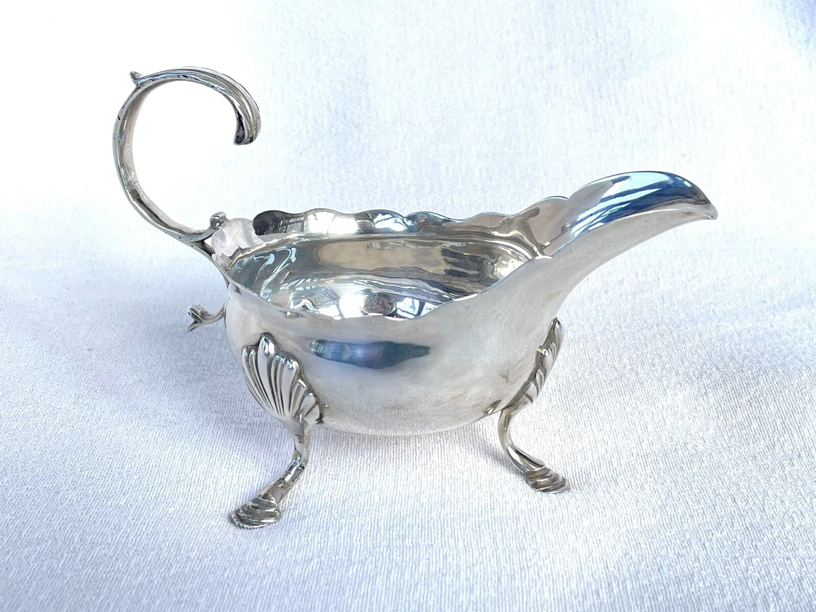 WILLIAM IV STERLING SILVER SAUCE BOAT- London, 1836.