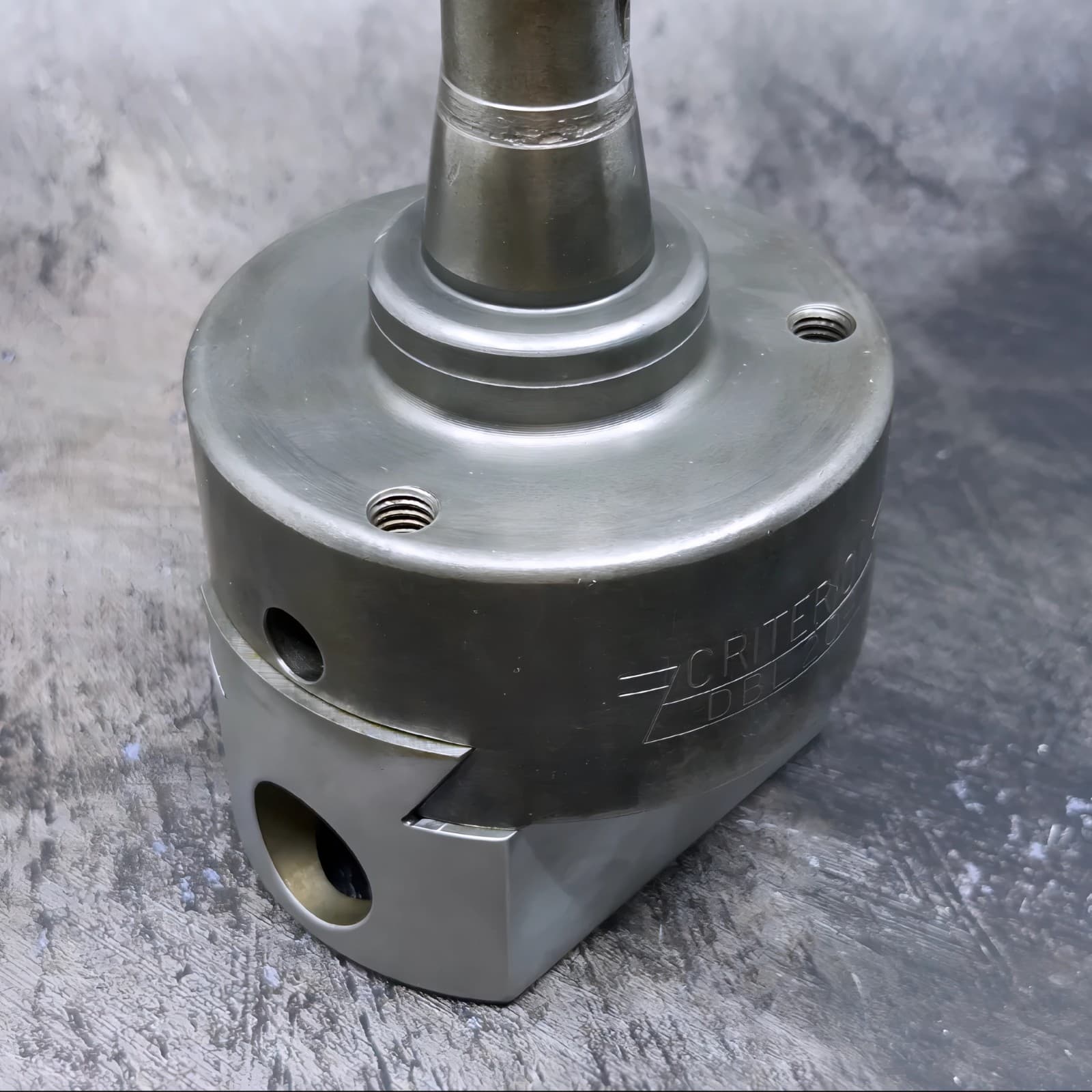 CRITERION 1" BORING HEAD - DBL-204 - R8 SHANK 6