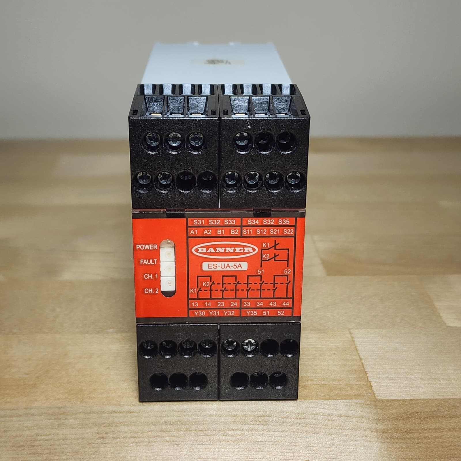 Banner ES-UA-5A Safety Relay