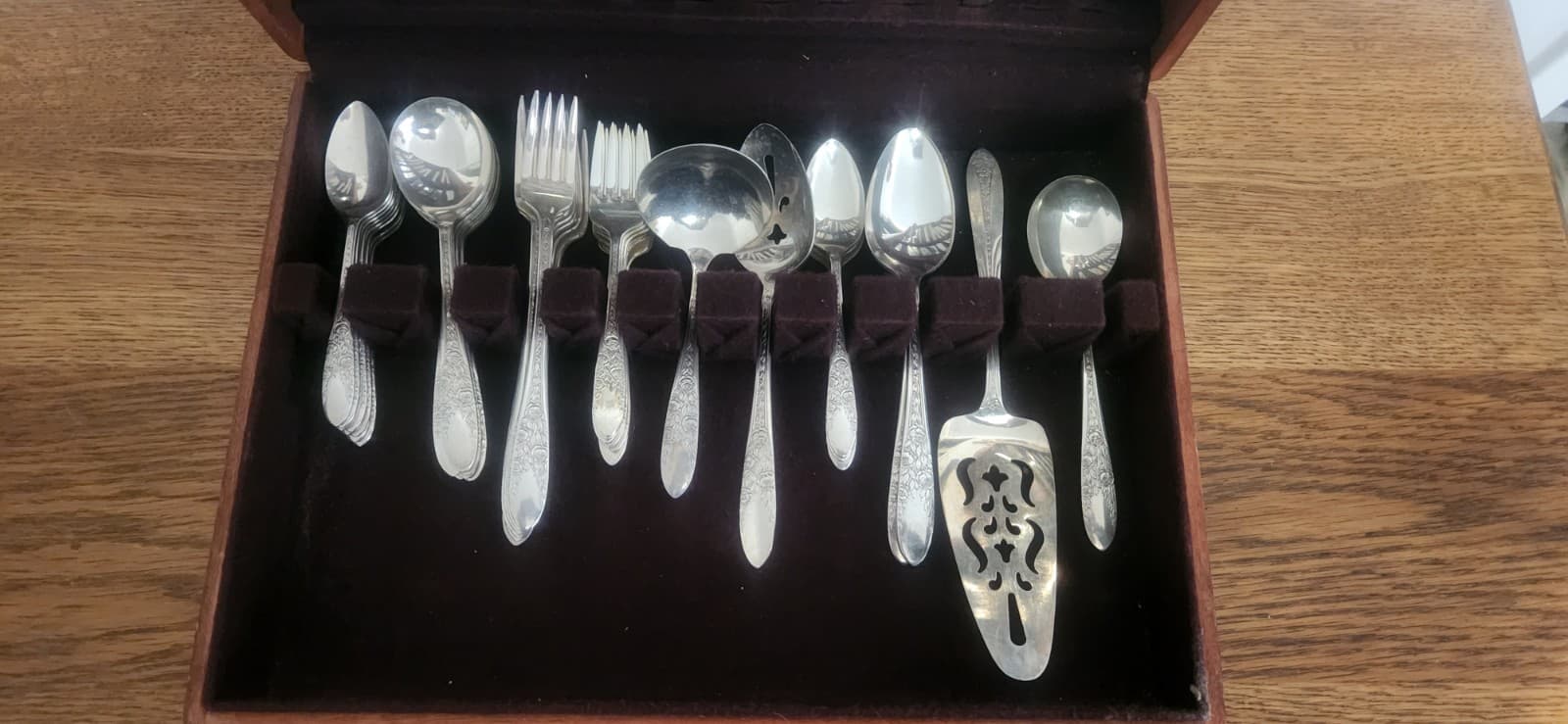 Vintage National Silver Co A1 Rose Leaf Cutlery Flatware 53 Pieces Spoon   Fork 3