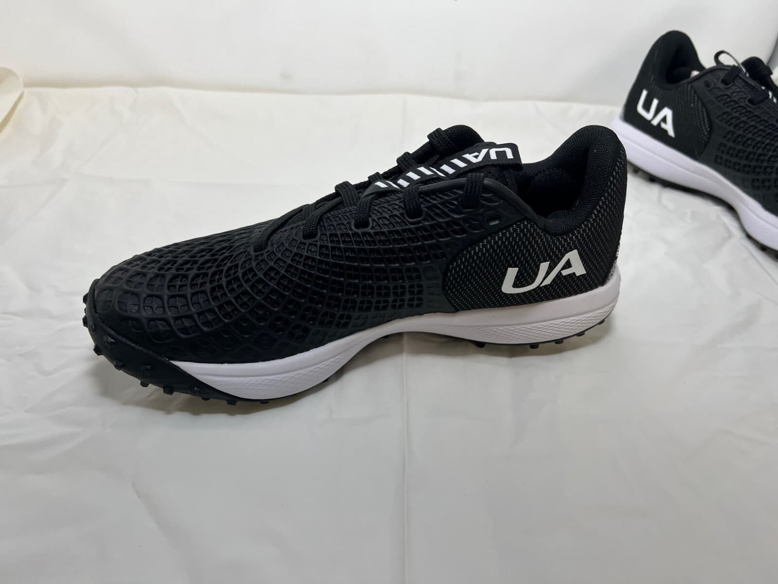 Under Armour Women's Glyde 2.0 Turf Softball Shoe Black size 7.5 2