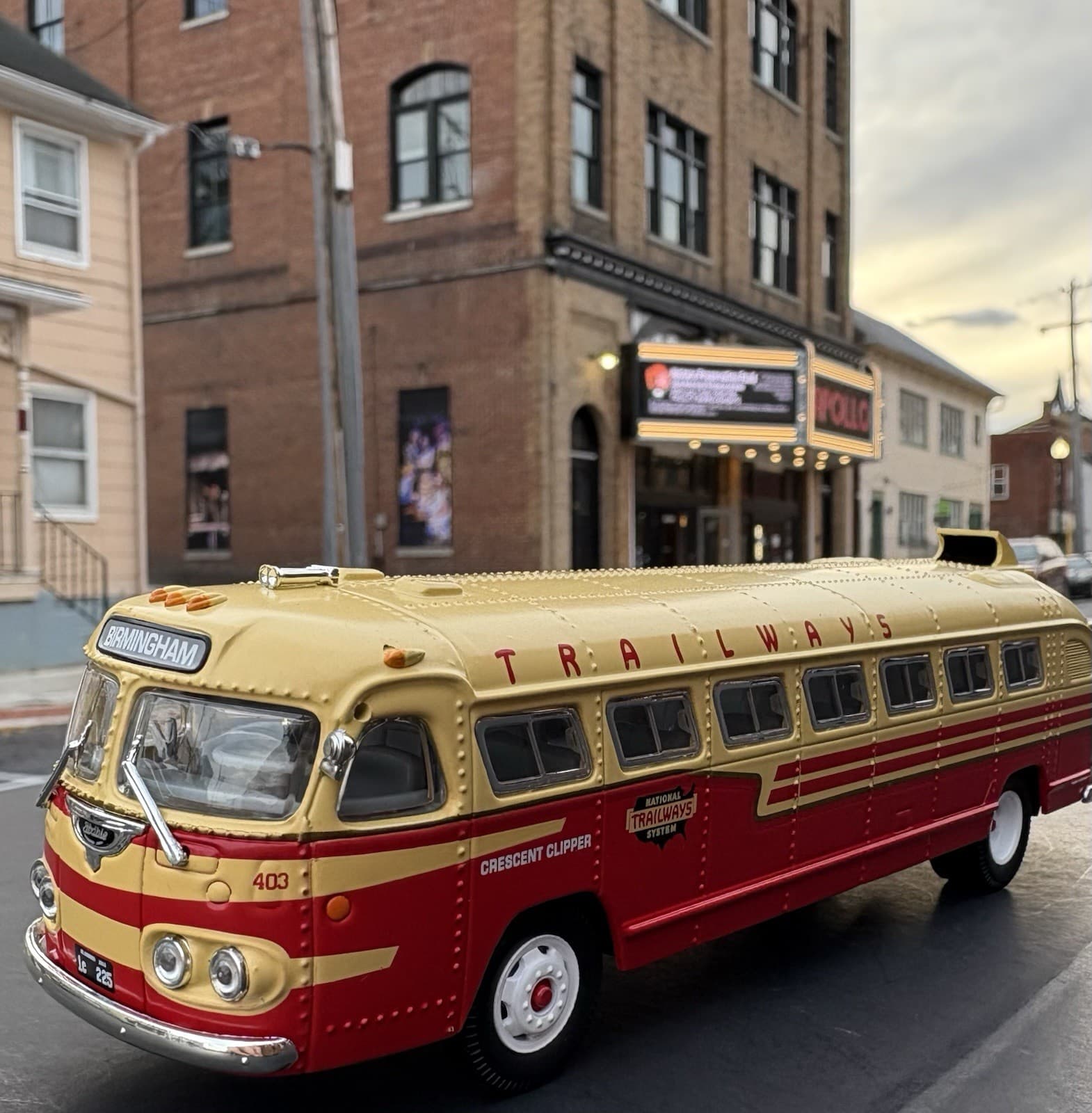 Corgi - Ltd Edition Trailways Crescent Clipper Bus 1:50 Scale, Dest: Birmingham