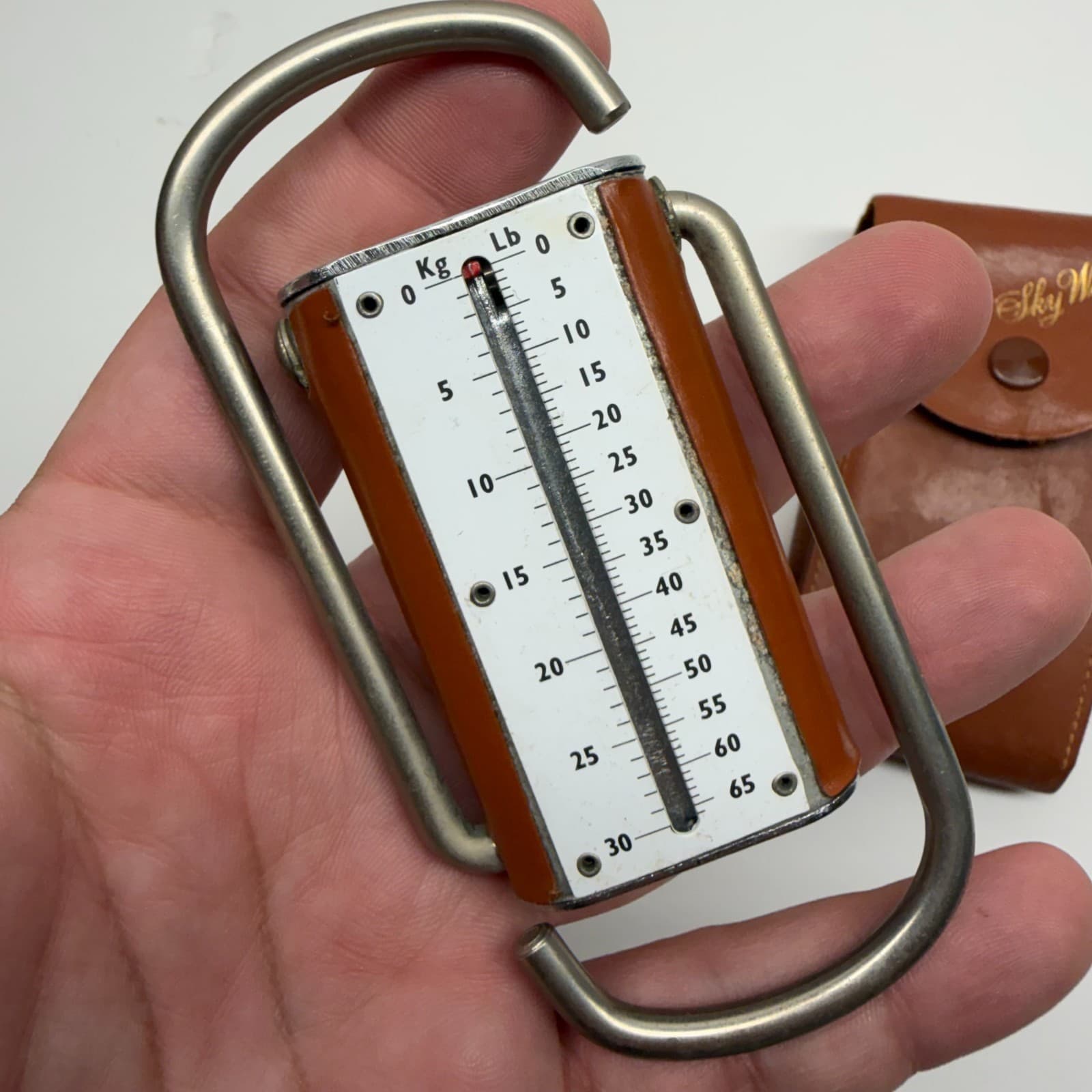 Vintage Sky Weighs Pocket Travel Luggage Scales in Leather Case England Used 3