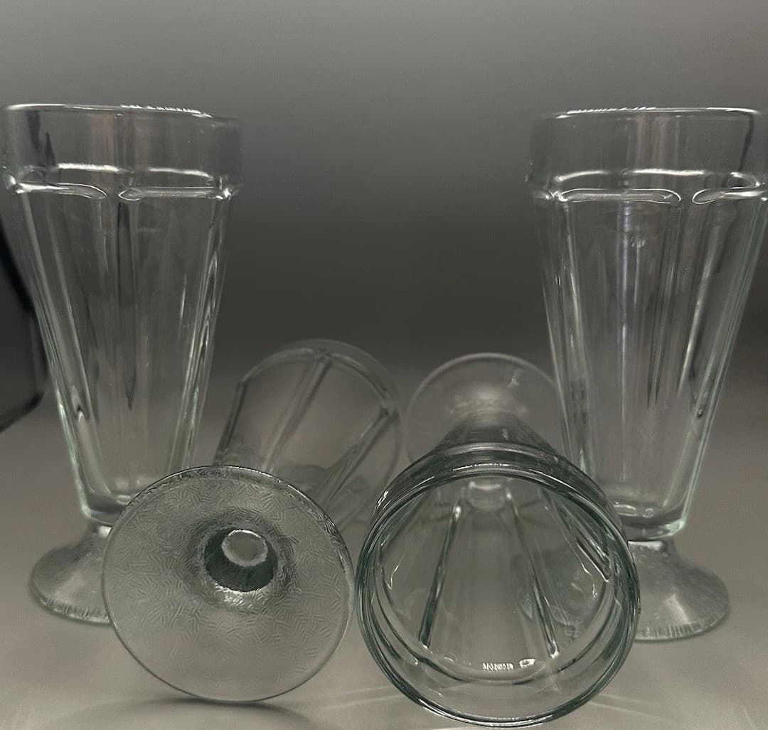 Set Of 4 Footed Retro Soda Fountain Glasses 4 Milkshakes/Floats/Sundaes      EC 4
