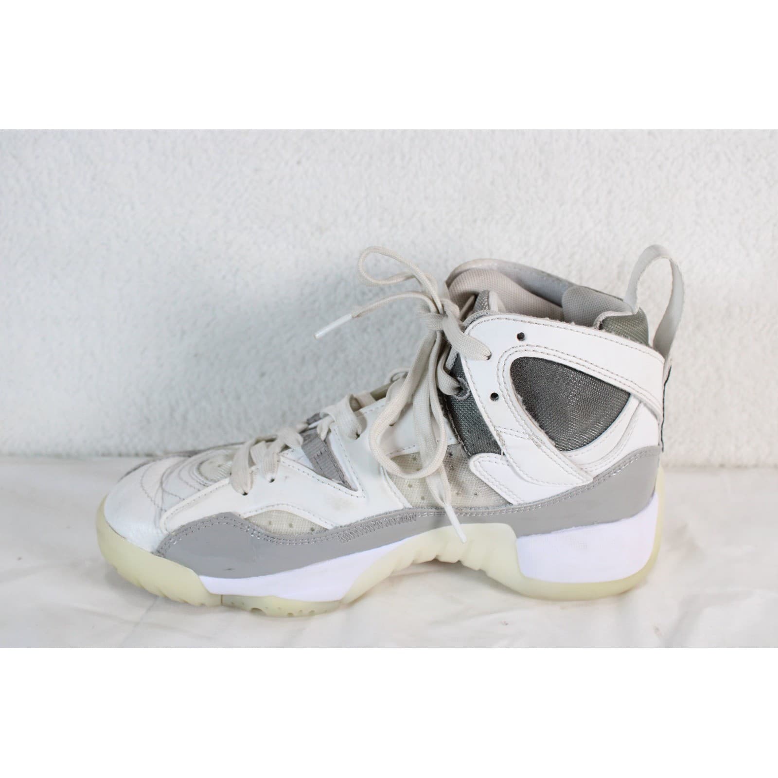 Nike Jordan Jumpman Two Trey Basketball Shoes High Top Sneakers White Gray Size 4