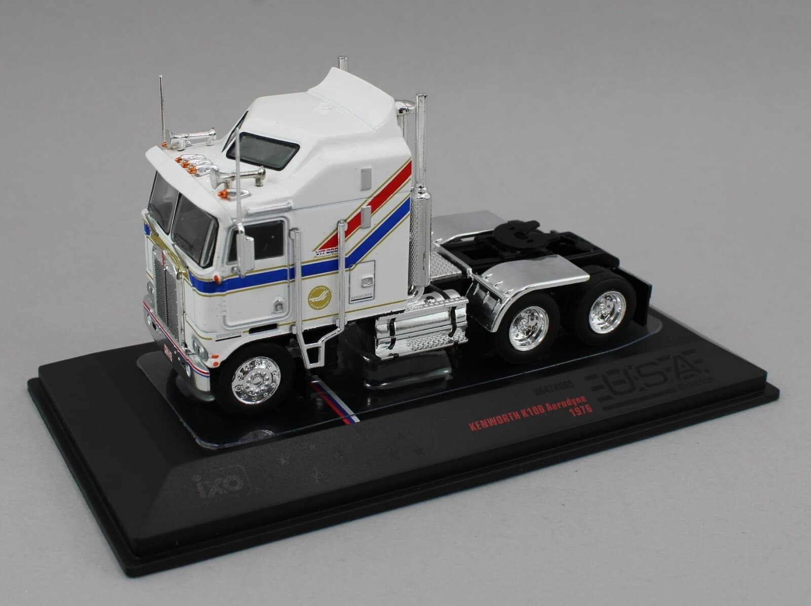 1:64 IXO Models *VIT200* Bicentennial 1976 Kenworth K100 Aerodyne COE Semi Truck 3