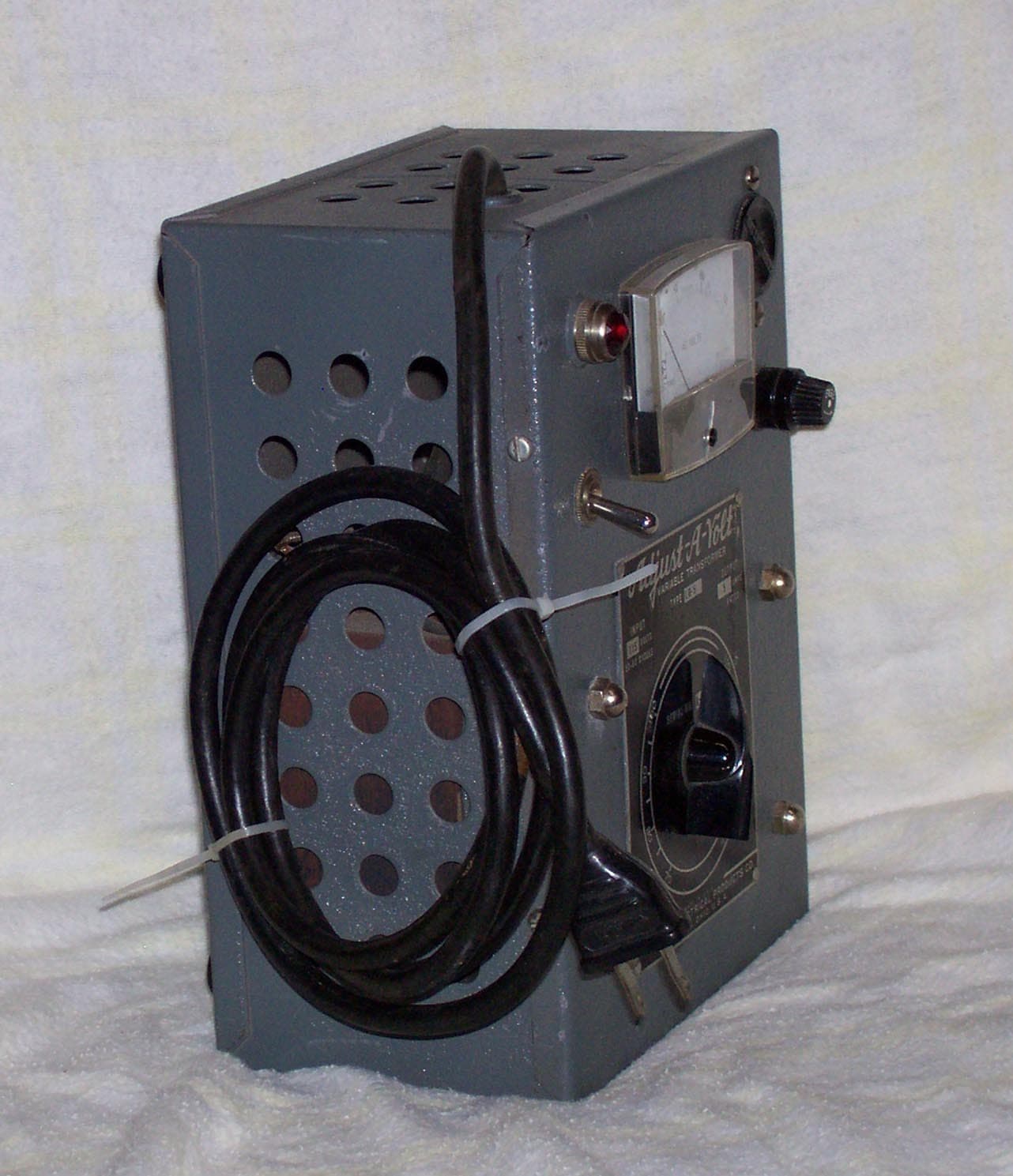 Standard Electric Adjust-A-Volt Variable Transformer 115V 50-60 Cycles Type LR-5 3