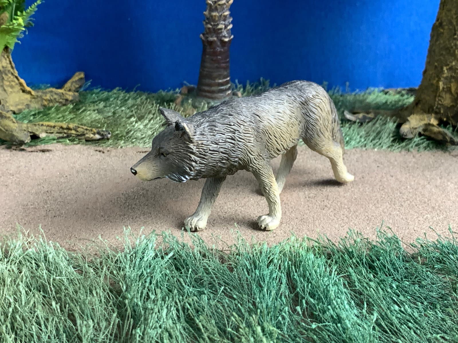 Mojo  #387026 Gray Wolf Figure Lifelike Wildlife Animal Detailed 2010 4