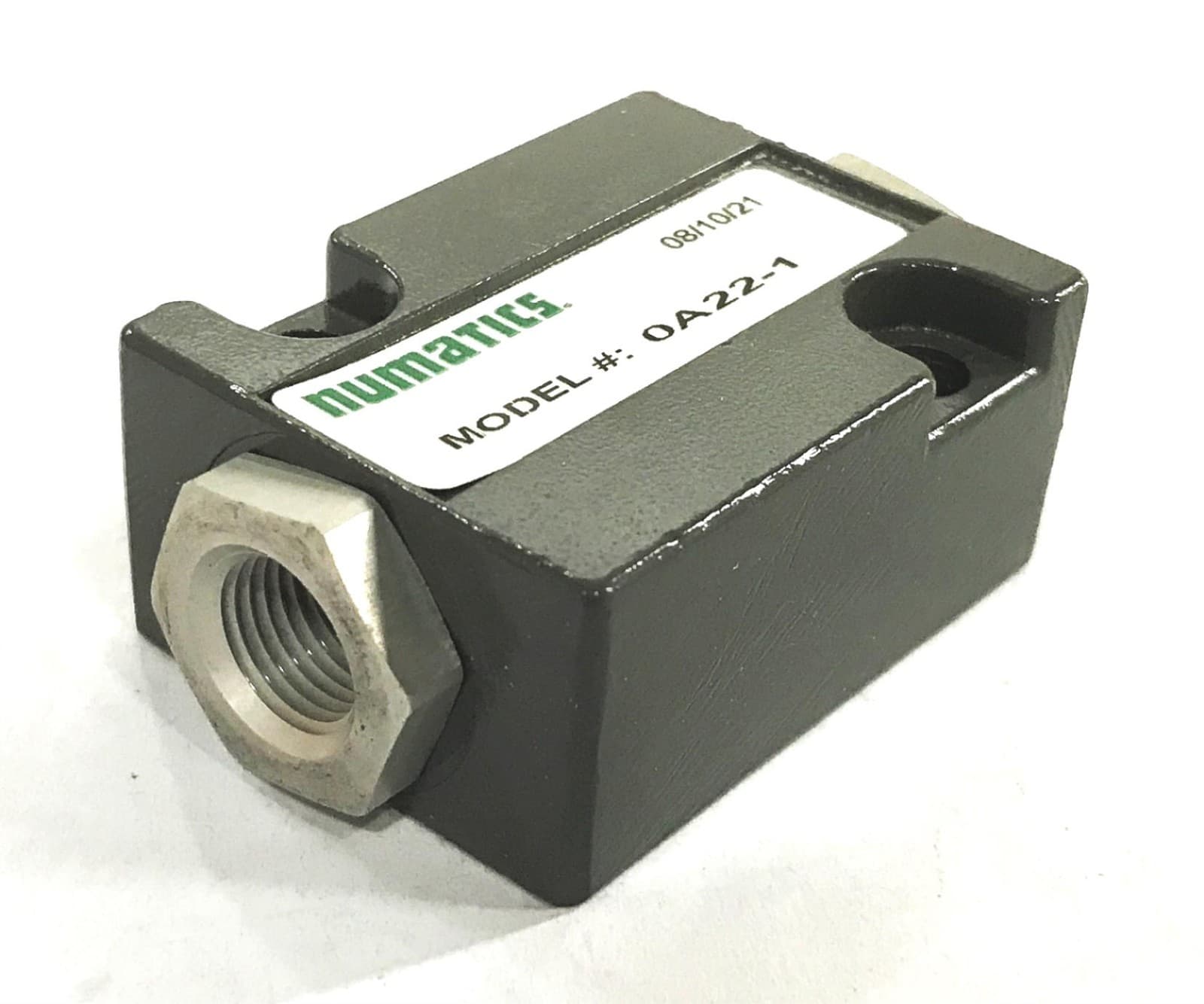 Numatics 1/8 inch Shuttle Valve Model# OA22-1 NOS 3