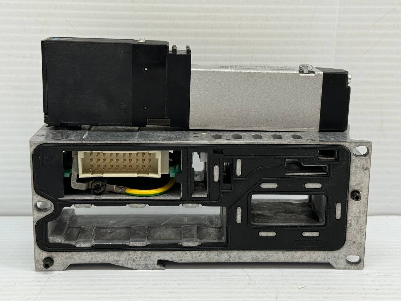 Festo JMT2H-5/2-4.0-S-VI-B Solenoid Valve, On VIGM-03-4.0 Manifold Block 6