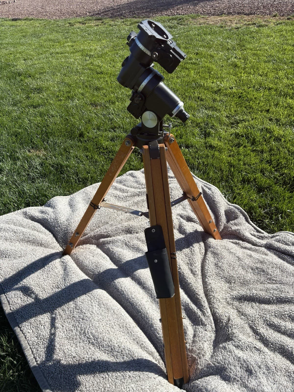 Vixen/Celestron Equitorial Telescope Mount w/ Wooden Tripod - REPAIR READ DESC! 3