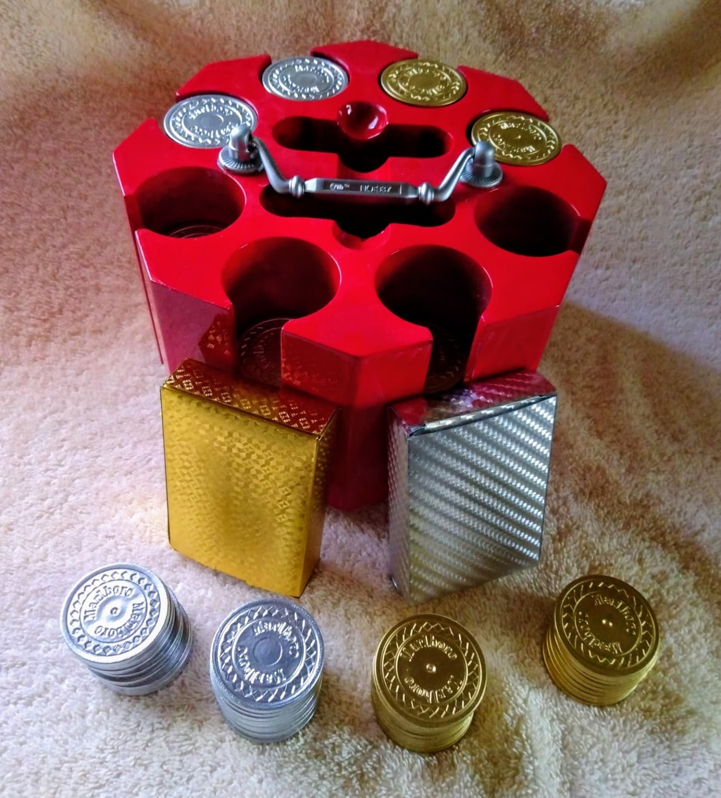 Ace Of Hearts Octagon Poker Set With Gold & Silver Marlboro Chips 3