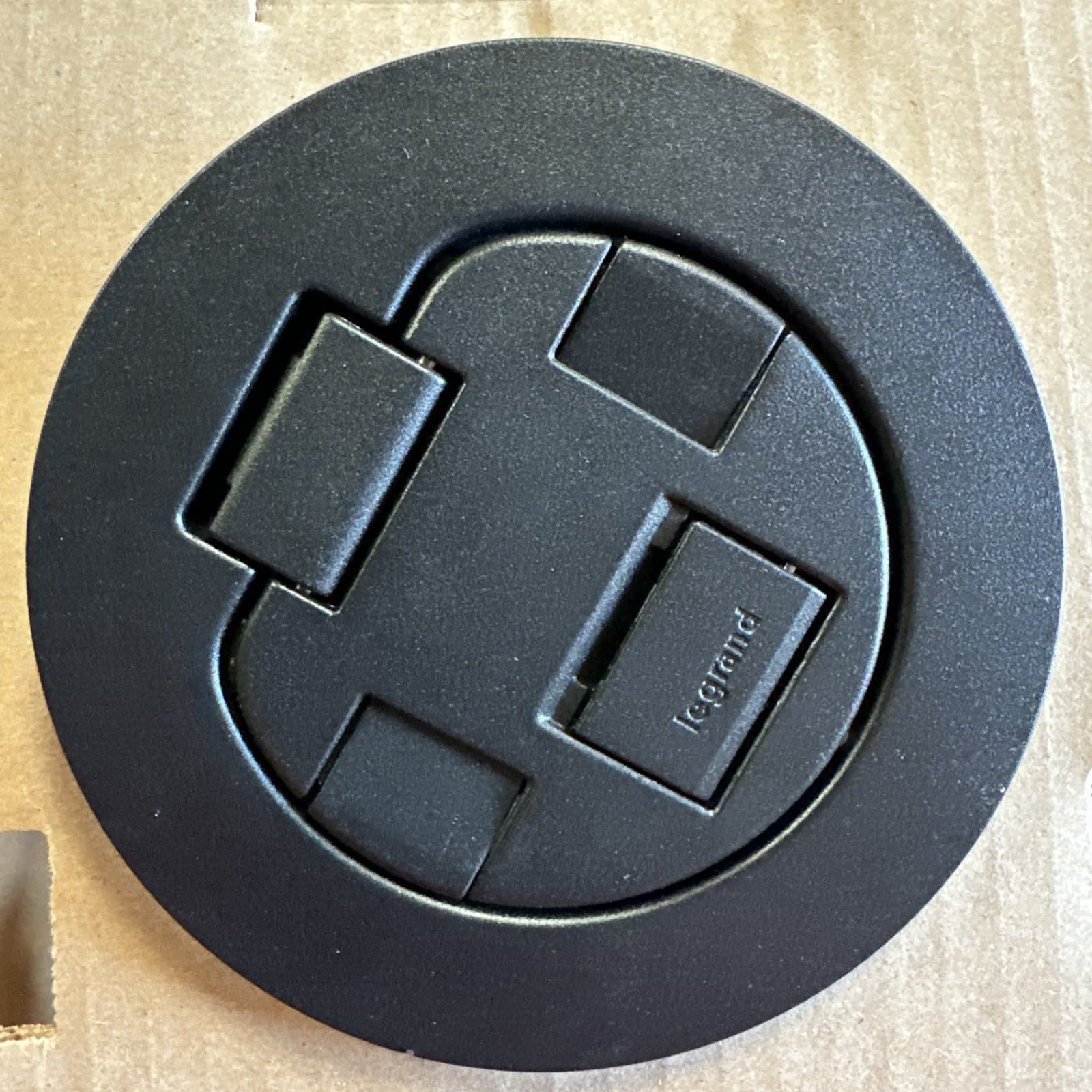 🔴Wiremold 4ATP2RBK 4" Evolution Series Poke-Thru Prewired Flush Duplex Black‼️