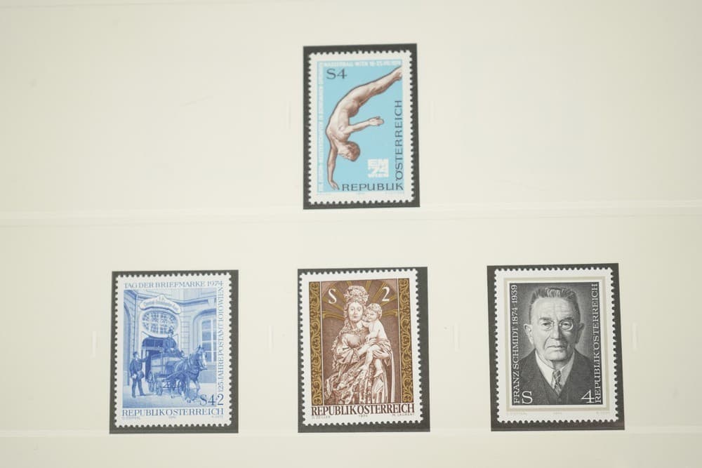 AUSTRIA 1974-1986 COLLECTION OF 400 STAMPS MINT & USED STORED IN SAFE ALBUM 5