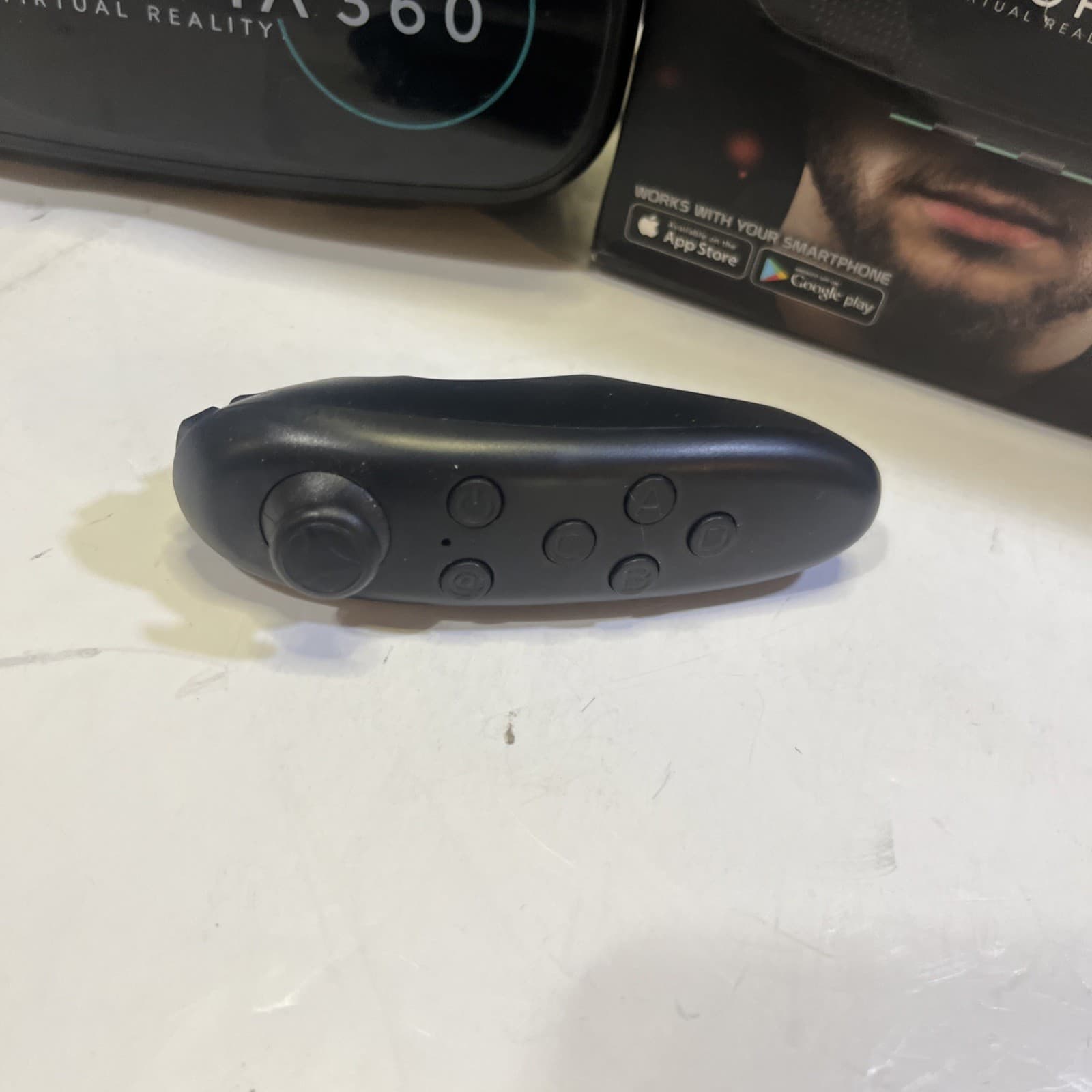 ReTrak Utopia 360° Virtual Reality Headset with Bluetooth Controller 3