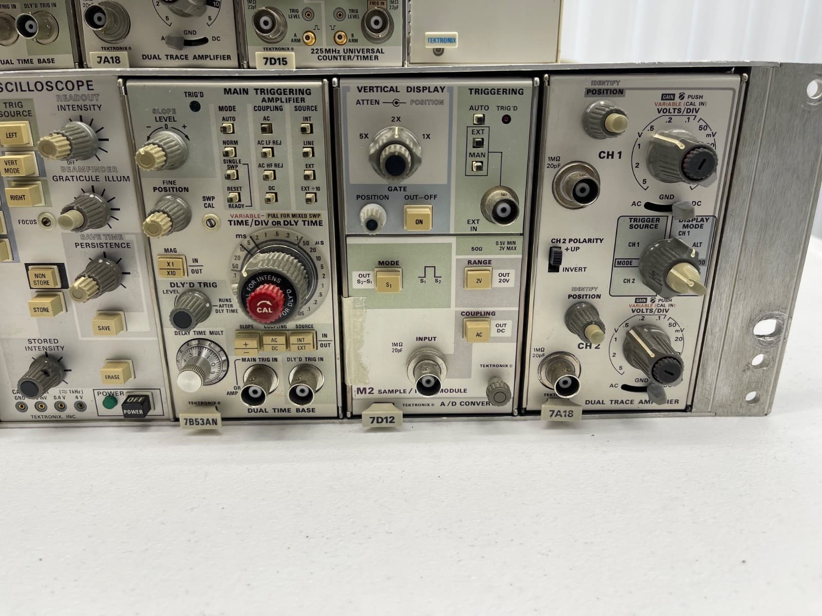 Tektronix 7613 Analog Oscilloscope w/ Modules 7B53AN 7D12 7A18 7B53A 7A18 7D15 3