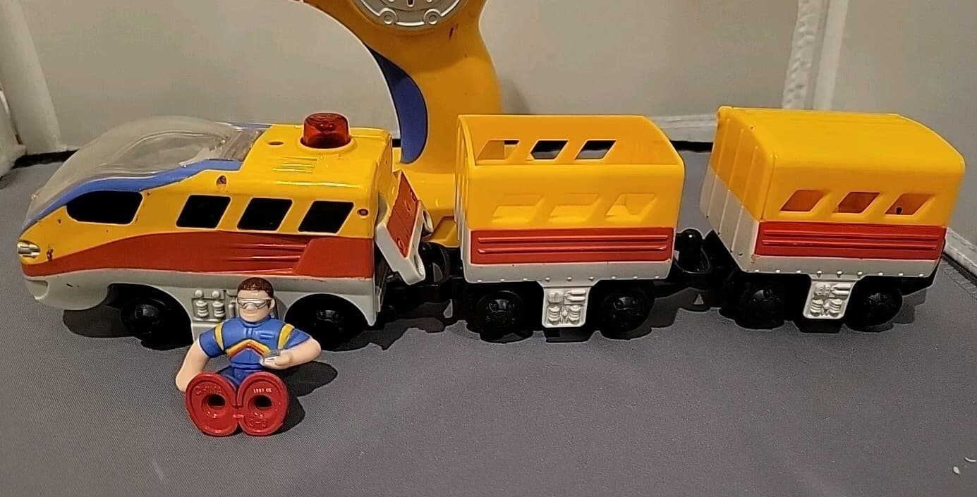 FISHER PRICE GEOTRAX GRAND CENTRAL STATION AERO & ERIC 2 Cars & Figure Works V2 2