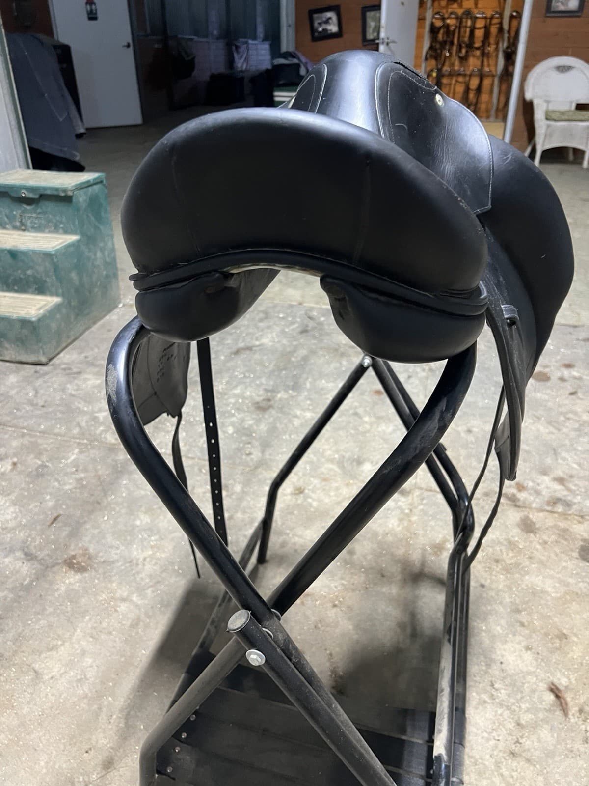 Voltaire Adelaide Dressage saddle 17” In great Condition (Pro Panel) OBO 6