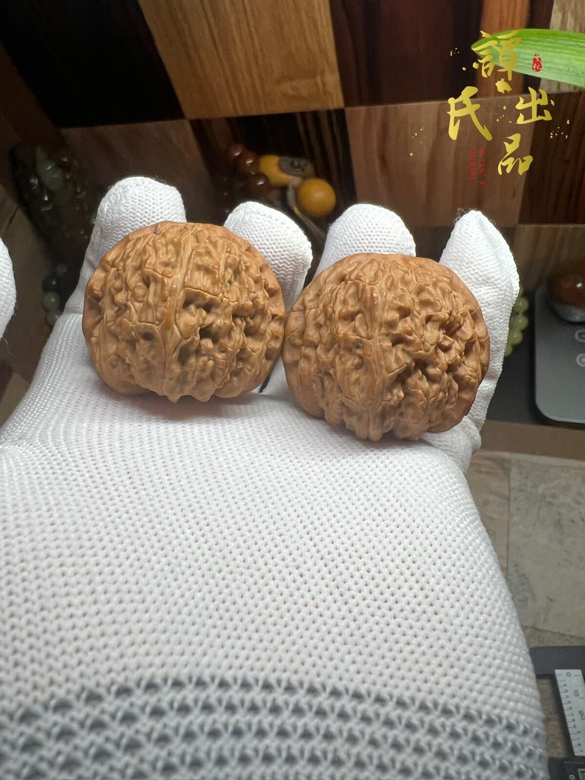 Pair of  Match Chinese Health Walnut 41×41.5×34mm精配文玩核桃～闷尖白狮子石⚽球白