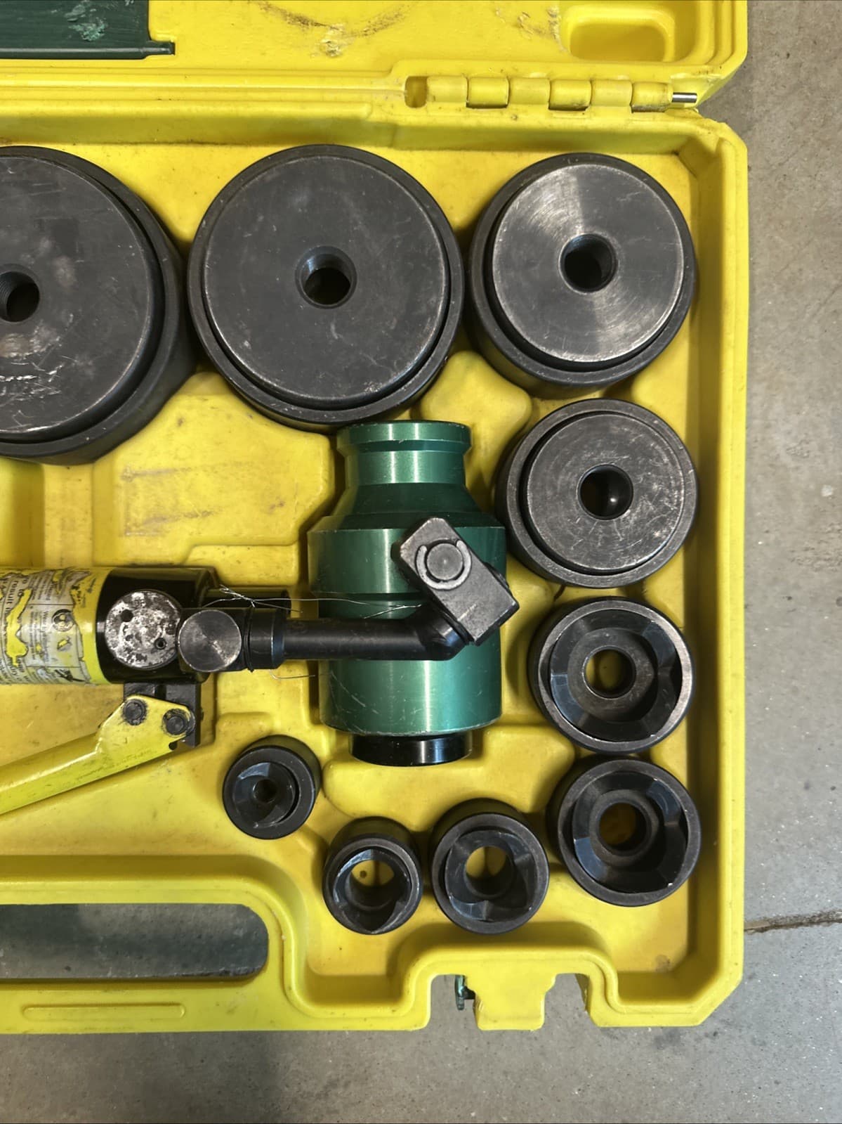 Dottie HPT-12Ton HPTK2 1/2'' - 4'' 12-Ton Hydraulic Punch Knockout Tool Kit 4