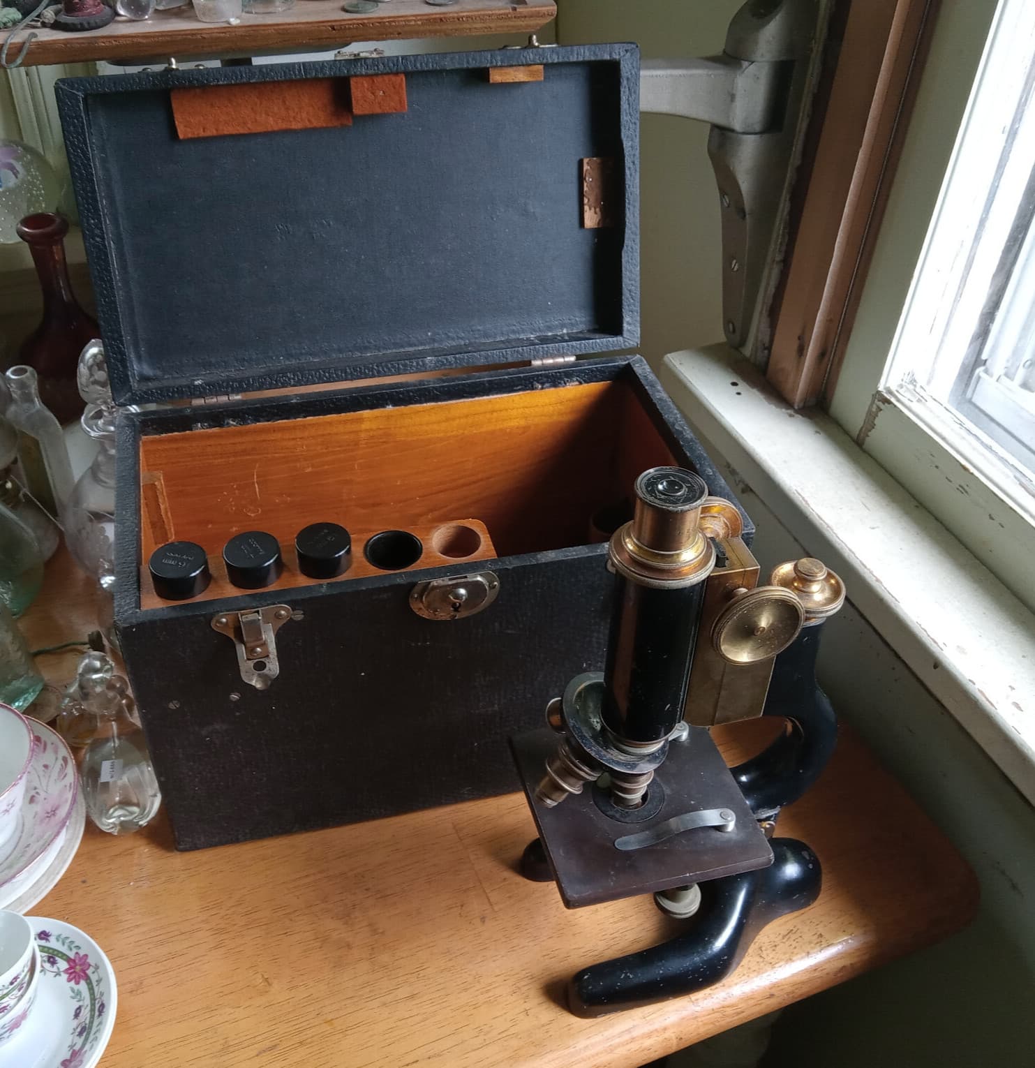 ANTIQUE 1912 IRON & BRASS BAUSCH & LOMB MICROSCOPE IN ORIGINAL WOOD CASE NICE! 2