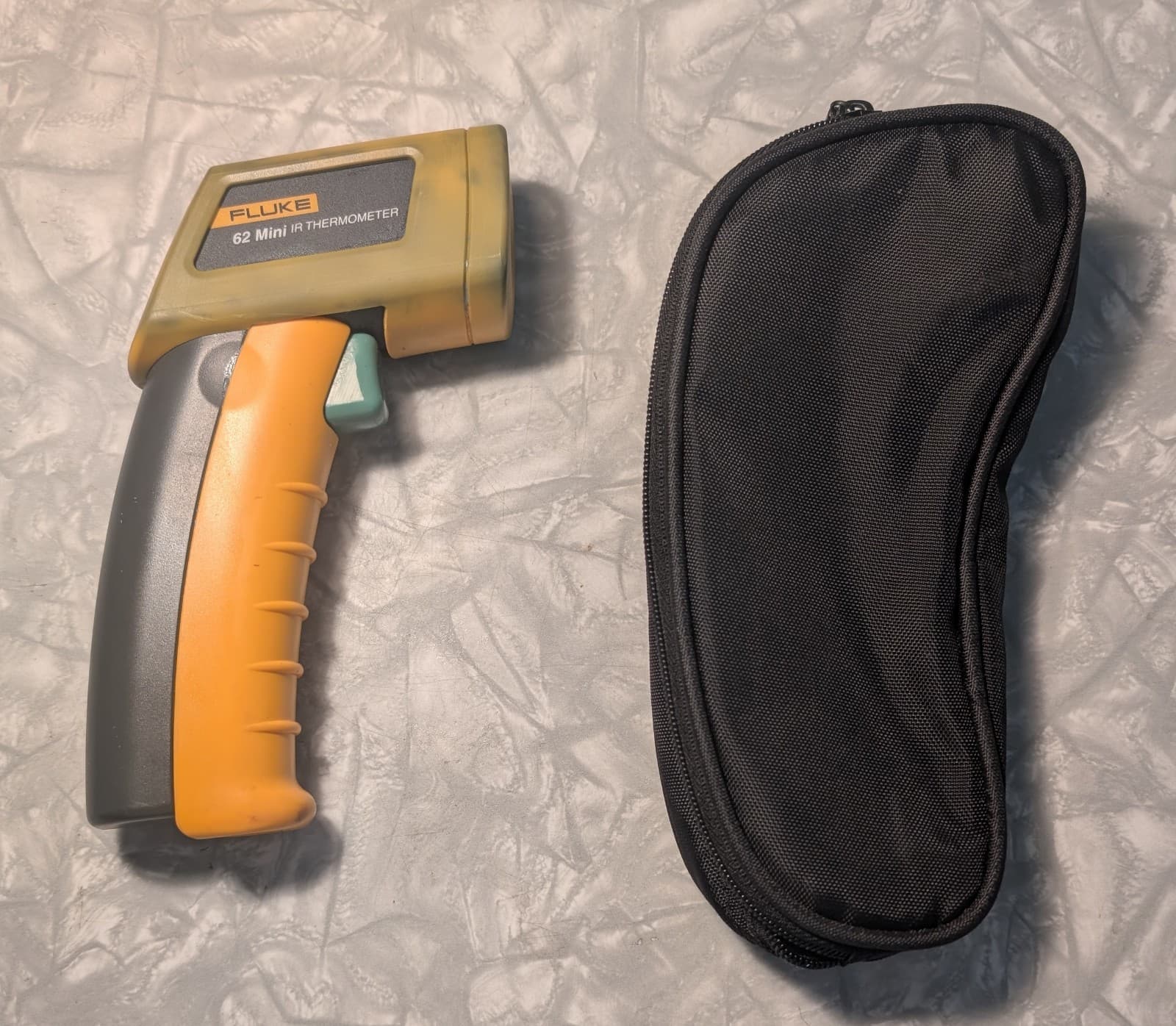 FLUKE 62 Mini Infrared Thermometer with Case