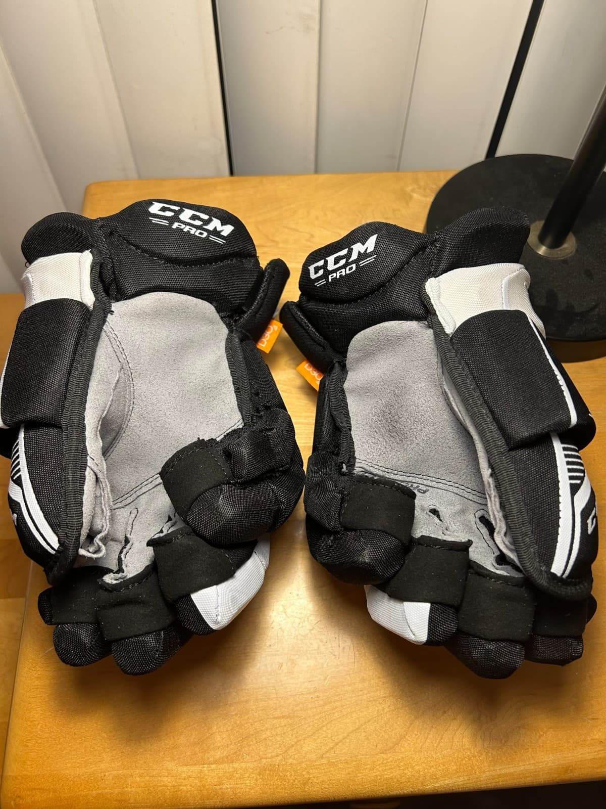 Pittsburgh Penguins CCM HGPJSXP Pro Stock Hockey Gloves Size 13" 2