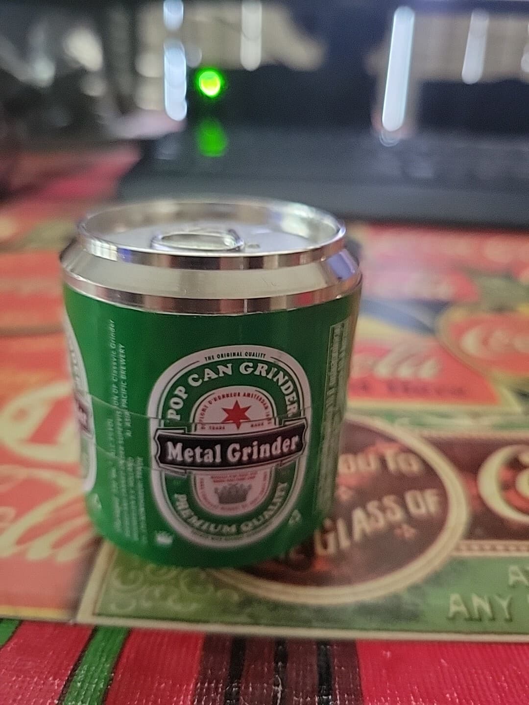 1 Metal Beer, Pop Can Style. 4 Layer Manual Twist Herb, spice, Tobacco Grinder.