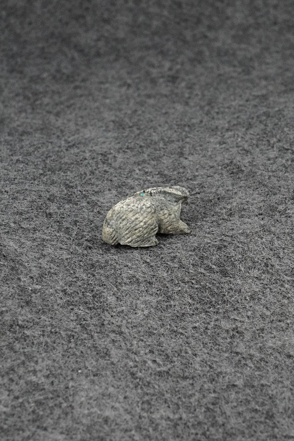 Rabbit Zuni Fetish Carving - Lance Cheama 4
