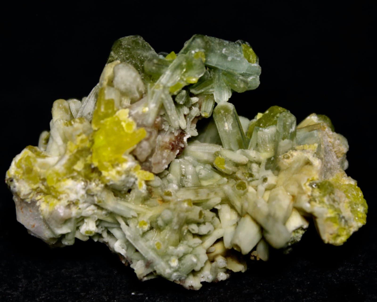 Plumbogummite pseudo Pyromorphite . Daoping Mine, Guangxi, China 3