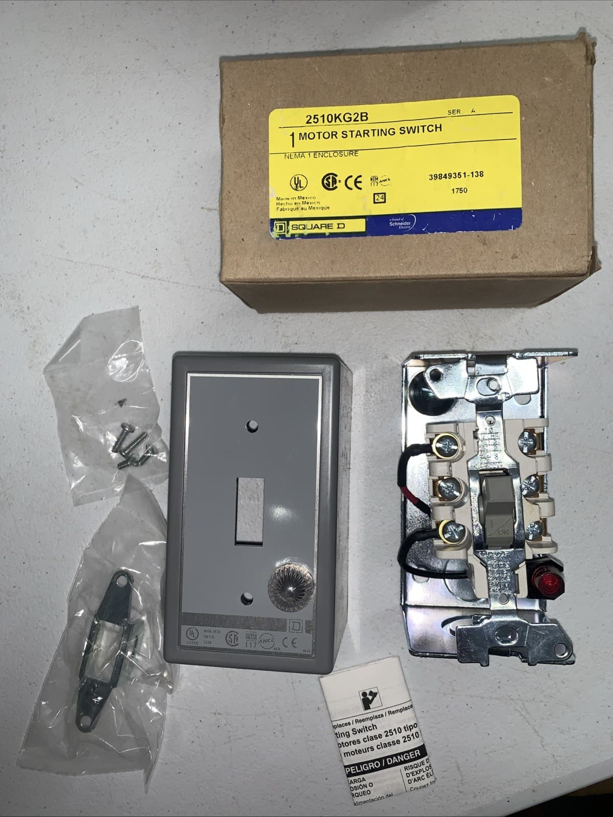 2510KG2B 3 pole Square D Manual Motor Starter toggle switch W/PILOT LIGHT